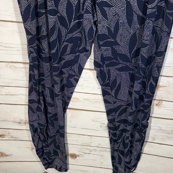 Susan Graver Navy and White Leaf Pattern Pull On Elastic Waist Genie Pants EUC - Picture 5 of 10